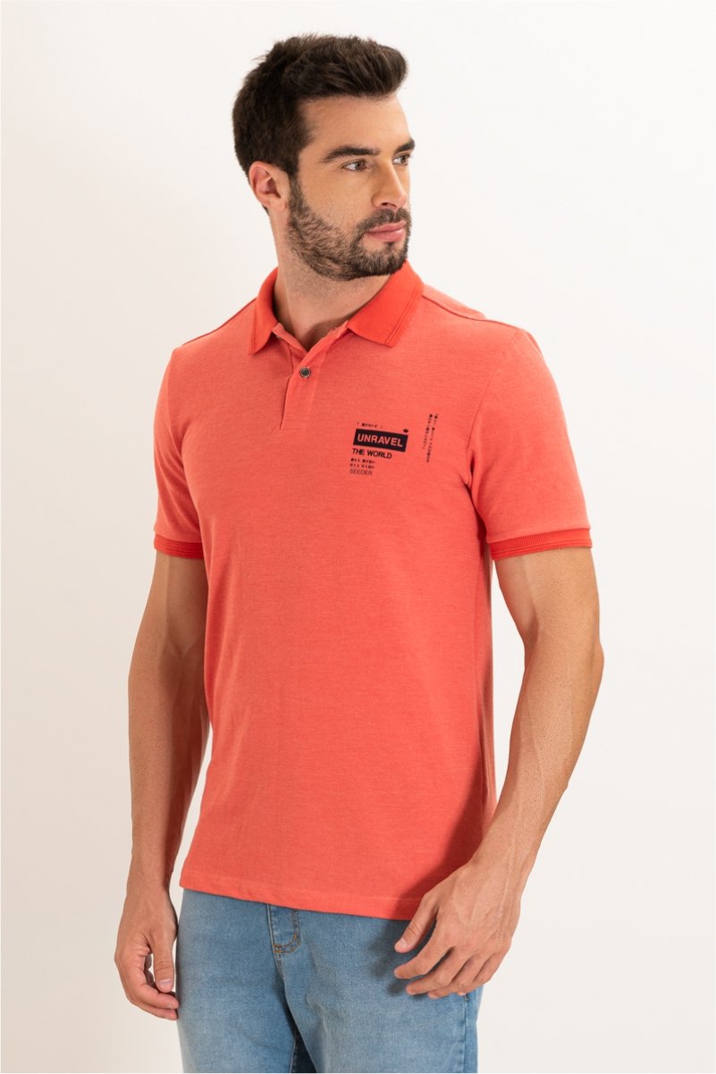 Polo em Piquet Mescla com Estampa no Peito Coral