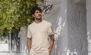 os diferentes cortes de camisetas masculinas